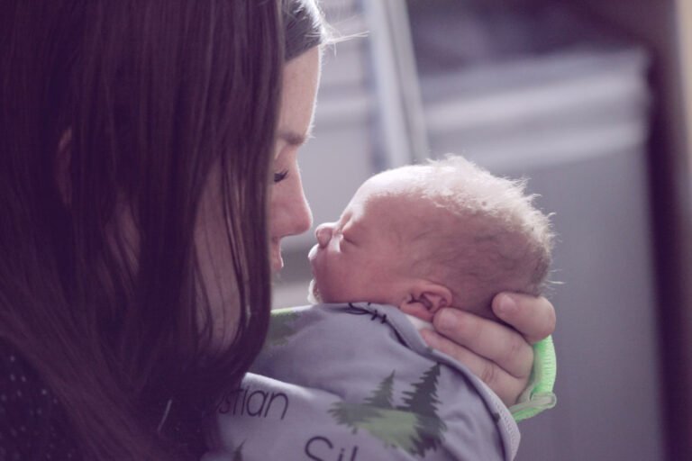 Postpartum Sleep Guide: How New Moms Can Get Better Rest After Birth 